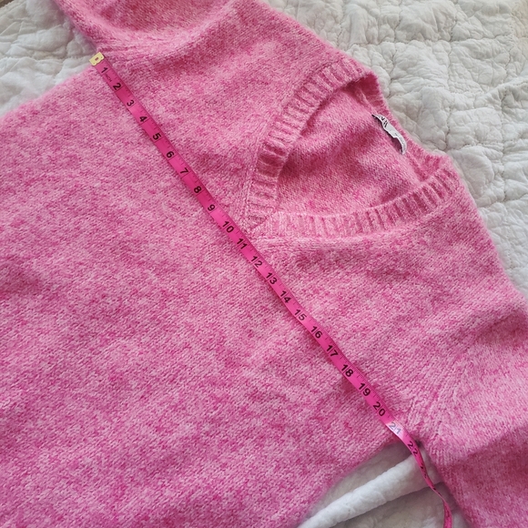 Sweater - Picture 4 of 10